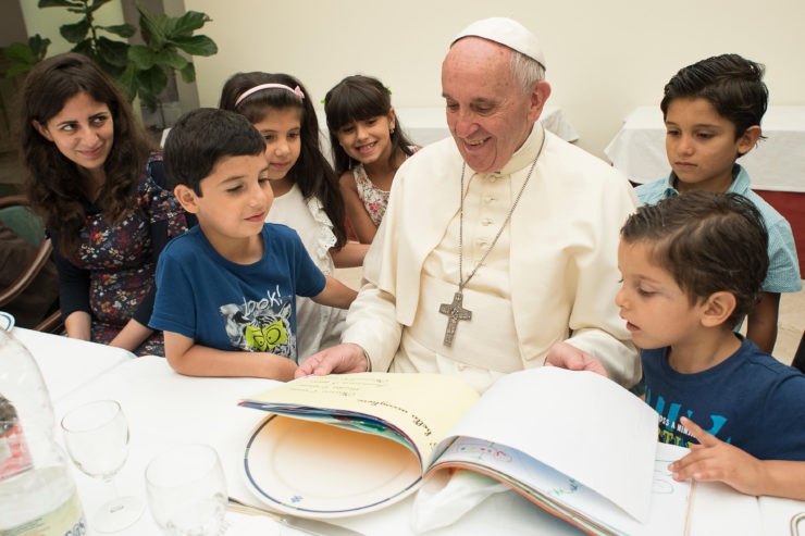 Lunch With Syrian Refugees © L'Osservatore Romano